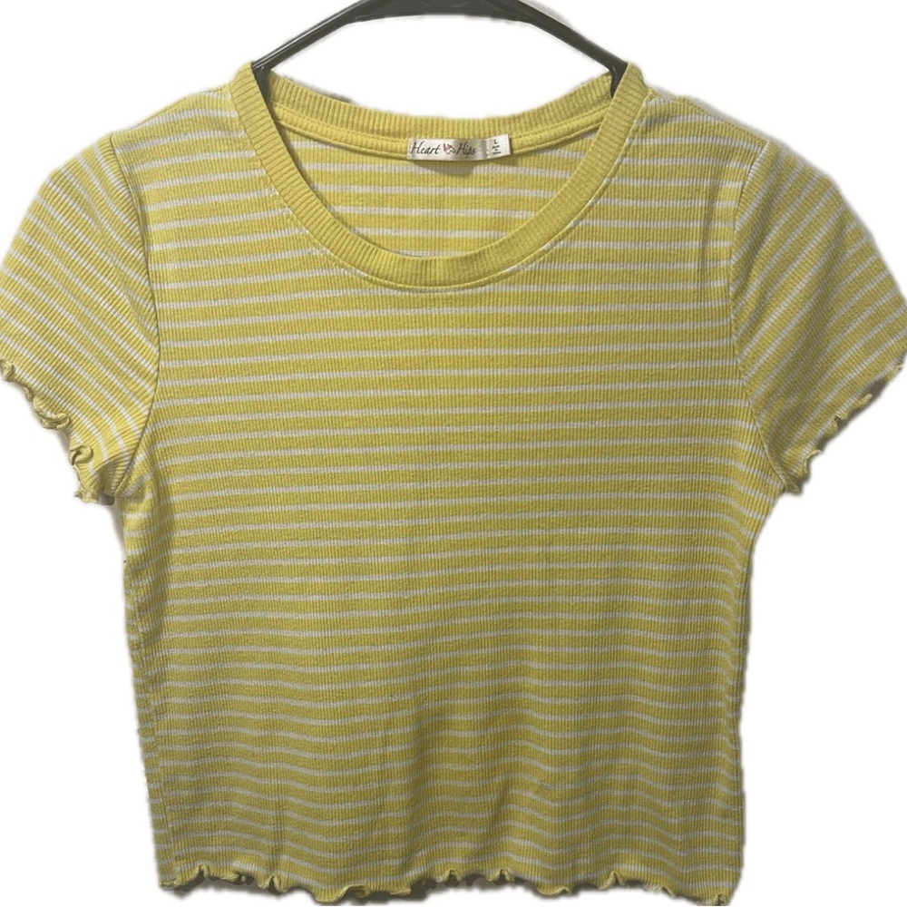 This garment is 17 inches long, 15.3 inches wide and its sleeves are 5.5 inches